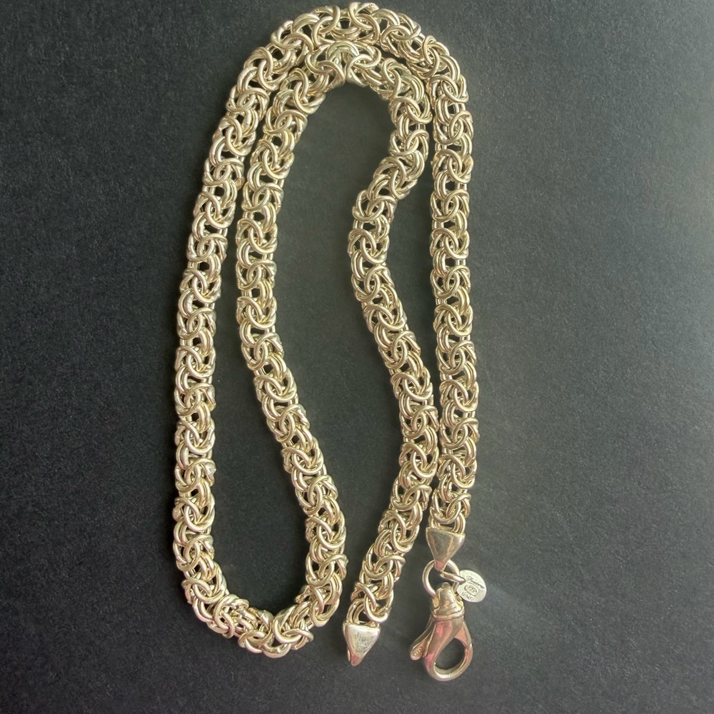 Elegant sterling silver necklace